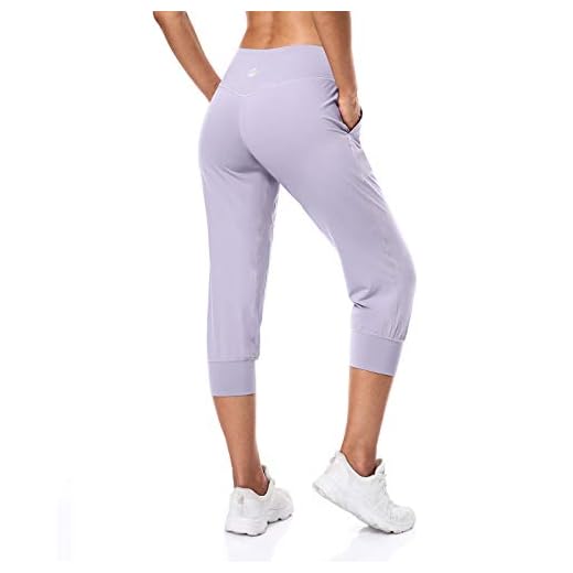 M MOTEEPI Womens Soft Capri Joggers with Pockets High Waisted Cropped Running Sweatpants Tapered Leg Lavender Purple M