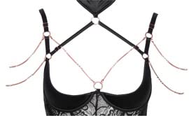 Chemise et string à bretelles ajustables fini les complexes