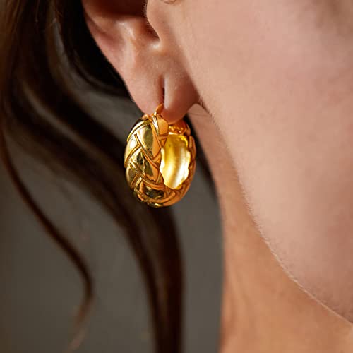 Image of FRUMOS 18K Gold Plated Chunky Hoop Earrings for Women Fashion Thick Gold Hoops Set Jewelry for Birthday Christmas Gifts