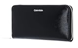 Con questo portafoglio Calvin Klein farete un'ottima scelta. Questo portafoglio Calvin Klein ha un design semplice che si abbina a tutto. Anche l'interno è ben pensato perché c'è abbastanza spazio per riporre carte, contanti e monete. Dimensioni: 19 x 10 x 2,5 cm