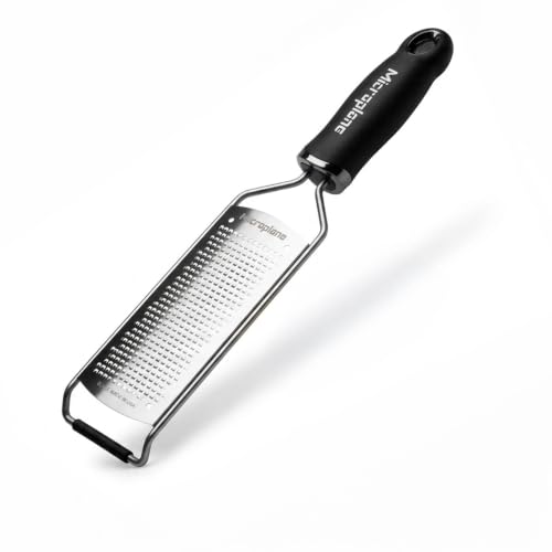 Microplane Küchenreibe Fein für Hartkäse, Zitrusfrüchte, Knoblauch, Chili, Zimt und Muskatnuss in Schwarz mit Edelstahlklingen - Made in USA