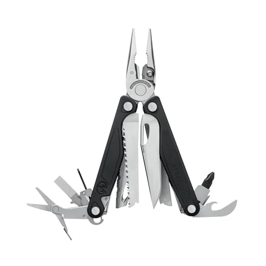 Leatherman Charge Plus - Multiherramienta con 19 utensilios, incluye navajas, alicates, sierra y destornillador, para acampar y pescar, hecha en EE.UU., en acero inoxidable con una funda de nylon