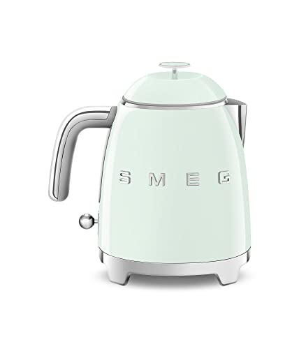 Smeg, Petite Bouilloire Électrique KLF05PGEU 0,8 L, Filtre Inox, Arrêt Automatique de Sécurité, Indicateur Niveau d'Eau, Base Antidérapante et Range Cordon Intégré, Puissance 1400W, Vert Pastel
