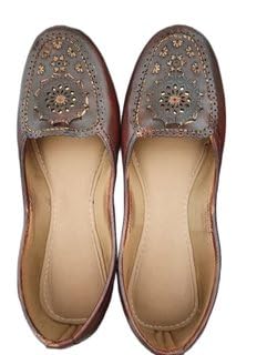 Handcrafted Leather Ethnic Jutti for Women – Traditional & Elegant