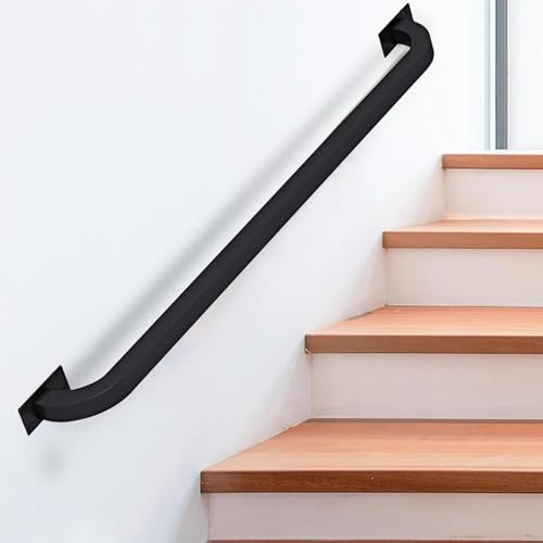 Main courante en tube de fer industriel de 210cm pour sécuriser l'escalier du salon