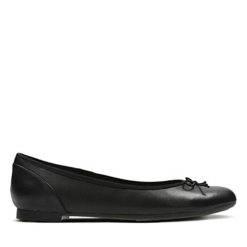 Clarks -,
