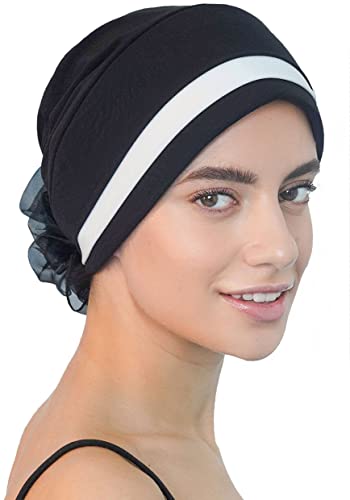 Cappello chic imbottito piegato con fiore chiffon