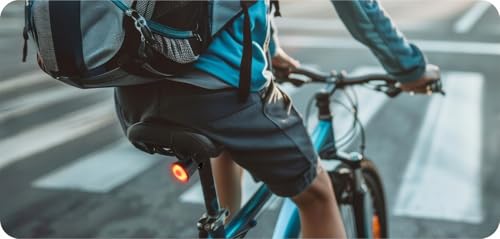 KRUMAD Lampka rowerowa tylna LED USB, wodoodporne światło rowerowe z 4 trybami, akumulatorowa lampka tylna na rower MTB, gravel, szosowy i e-bike, akcesoria rowerowe