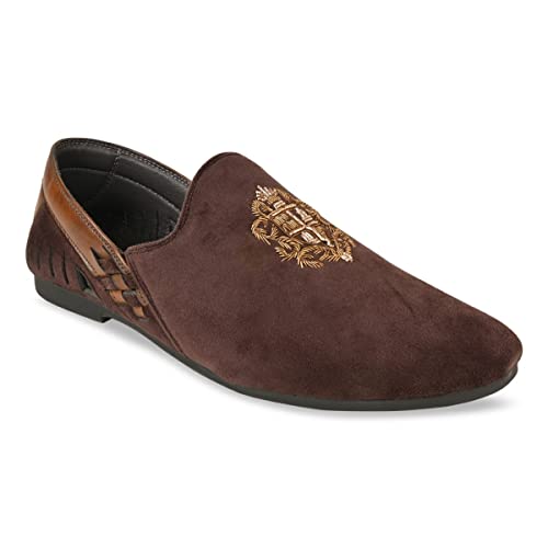 Image of Regal Men Velvet Embroidered Ethnic Slip Ons