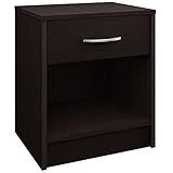 MUCHO ESPACIO DE ALMACENAMIENTO EN POCA SUPERFICIE - La mesita para dormitorio no ocupa mucho lugar, pero ofrece gran espacio de almacenamiento gracias a su espacioso cajón y compartimento inferior. Ideal para colocar el despertador, su libro favorito y la lámpara de noche.