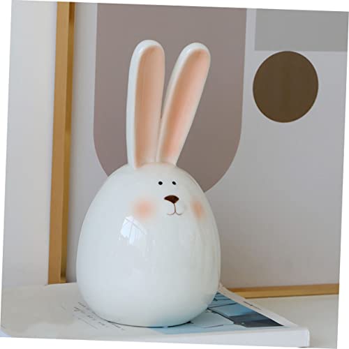 Lapin foins lit pour rompre la monotonie de la pièce