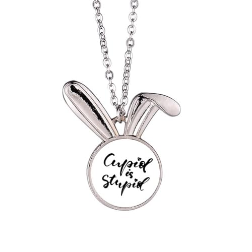 Collier lapin gravé Cupidon Is, le bijou idéal pour sublimer vos tenues