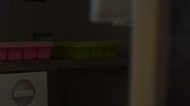 Kurtzy 4Stk Eiswürfelbehälter mit Deckel Transparent - Flexible Eiswürfelform Silikon, Eiswürfelbox für 60 Eiswürfel… – Bild 8