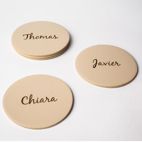 Kidia Sottobicchieri in Similpelle Personalizzati – Set 6 (Ø 10 cm) – Incisione Laser Nomi – 3 Strati Premium, Impermeabili, Eco-Sostenibili – Accessori Bar, Casa, Regalo (6, Bianco Panna)