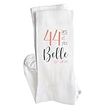 🧦 Ces chaussettes personnalisées, accompagnées de leur joli emballage prêt à offrir, sont le cadeau cocooning parfait qui ajoutera une touche d’originalité et de bonne humeur au quotidien de la personne que vous souhaitez gâter !