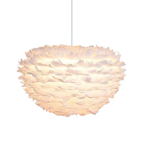 Chandelier LED plume blanche : finissez-en avec les éclairages agressifs de salon