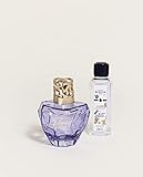 glaseinsatz duftlampe Ein Premium-Geschenkset mit einer Lampe als exakte Replik des Kult gewordenen apfelförmigen Lolita Lempicka-Parfumflakons in einer modernisierten Interpretation in Flieder. Der köstliche und limitierte Duft der Premium-Kollektion ist eine subtile Mischung aus Süßholzaromen und Herznoten von Kirsche, Veilchen und Labdanum, die die Besonderheit dieser berauschenden Kreation ausmachen, eine Einladung zu einer imaginären und magischen Reise.