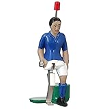 PRO-KICKER STRIKE: Er ist der Fußballer, der vor dem Tor eiskalt bleibt. Er sorgt mit seinem flachen Fuß für harte & platzierte Abschlüsse. Das Spielbein ist zudem ein idealer „Farbleger“ - der Ball bleibt auf der eigenen Farbe. Die beschwerte Standplatte sorgt für die nötige Bodenhaftung auf dem TIPP-KICK Spielfeld.