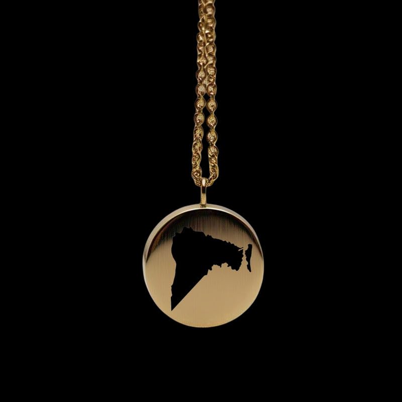 Pendentif Nassau en argent, une idée cadeau gravée pour les passionnés de voyage