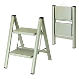 Tabouret polyvalent : cette échelle pliable permet d'atteindre les endroits en hauteur tels que les placards à provisions, les meubles de cuisine, les meubles de salon, les armoires et les étagères. Tabouret idéal pour le garage, échelle pour bibliothèque, tabouret de cuisine, tabouret pour salle de bain et petites échelles pour la maison.