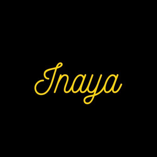 Livre d’or « Inaya »: [Format Carré 21,6x21,6 cm | 100 pages][Objet cadeau/souvenir] Livre d’or avec le prénom « INAYA », événements : anniversaire, ... [Couverture noire/or][Qualité Premium]