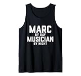 Cadeau de musicien anglais américain pour adultes et enfants nommés Marc. Décoration de production musicale pour les anniversaires, Noël, les vacances, la famille, les amis, les collègues, la pratique du groupe, l'orchestre, la chorale, le jazz, les concerts de rock, et les artistes d'enregistrement de rappeur.