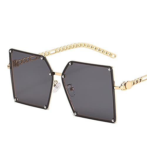 Lunettes de soleil femmes pour sublimer un grand visage en terrasse