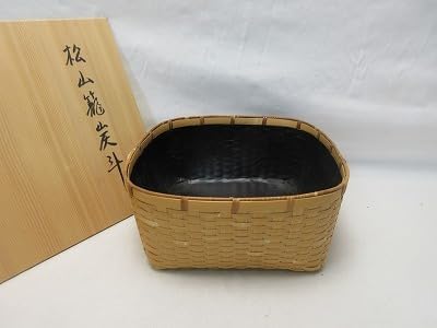 607345 茶道具 竹宝斎作 松山籠 炭斗 認得斎好写し 刻印 共箱 検) 炭道具 竹工芸 竹細工 茶事 炭入れ 七事式 炭手前ⅱ