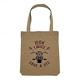 FORMAT QUOTIDIEN 34x40cm : Ni trop grand, ni trop petit. C'est le format standard idéal pour y glisser un ordinateur portable 13 pouces, quelques courses d'appoint, des affaires de plage ou des dossiers A4.