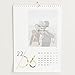 sendmoments Wandkalender 2022 Jahreskalender, Kalender zum Einkleben von gedruckten Fotos, DIN A4 Hochformat mit Spiralbindung und Goldfolie, 12 Monatsblätter, Kalender 2022 zum selber gestalten