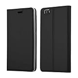 FUNCIÓN: Todas las opciones del teléfono se pueden utilizar sin inconveniente; las teclas y los botones son de fácil alcance y los conectores quedan libremente accesibles (cámara, auriculares, etc.). La funda con imanes cosidas protege a su teléfono móvil en el bolsillo, incluso antes de abrirse. El teléfono se inserta en la carcasa de silicona pegada a la funda y se puede quitar fácilmente cuando sea necesario. La funda proporciona una práctica función adicional - el tarjetero!
