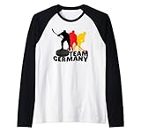 leichter, klassischer Schnitt, doppelt genähte Ärmel und Saumabschluss