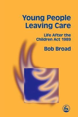 Amazon.co.jp: Young People Leaving Care : Broad, Bob: 洋書