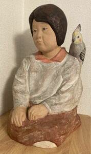 Amazon.co.jp: インコ と 少女 木彫りの置物 有村辰夫 彫刻家 : ホーム