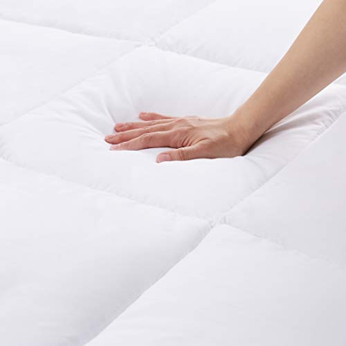 Image of Amazon Basics White Down Alternative Comforter and Duvet Insert with Corner Tabs, Machine Washable, Twin, Warm