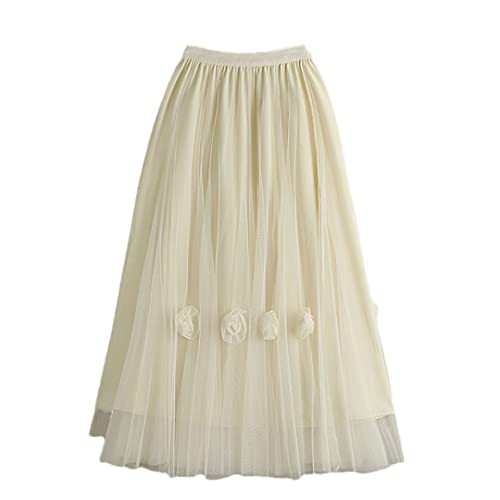 Jupe en tulle fluide beige qui affine la silhouette grâce à sa taille haute