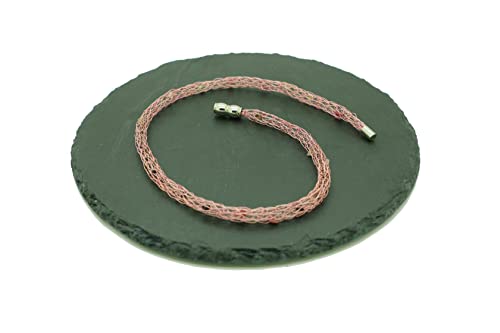 zartes Rosé und Braun - Turmalin-Collier twisted gehäkelt aus rosefarben lackiertem Draht