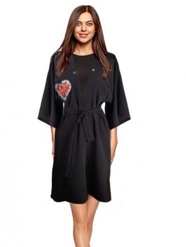 Susana Escribano Bata de peluquería para cliente estilo kimono. Bata de peluquería para mujeres y hombres
