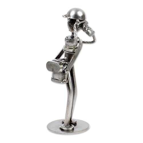 Escultura rústica fotógrafo con partes de auto recicladas metálica miniatura 4