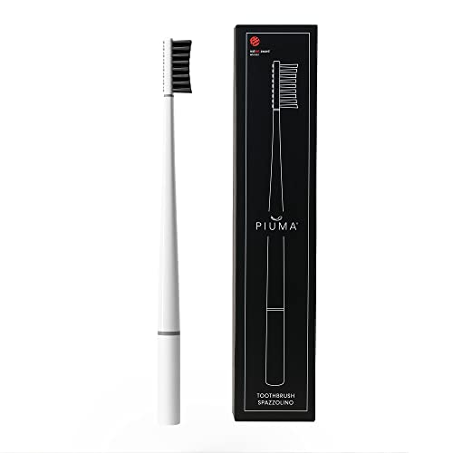 PIUMA Ricarica - Lo Spazzolino da Denti Italiano Manuale Ecologico con Design Innovativo Brevettato che Permette una Profonda e Completa Pulizia Dentale - Riciclabile e Made in Italy