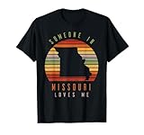 Retro Missouri design and gift from Missouri citizen and Missouri native. Proud Missouri loves me design gift idea to show they are loved. Gift for those from Missouri for family or someone from Missouri souvenir. Vintage style and retro graphic for ...