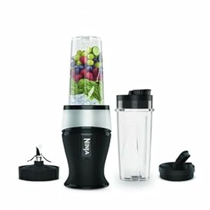 Ninja Slim Batidora de vaso para smoothies, 700 W, 2 vasos de 470 ml con tapa con boquilla, batidora individual, tritura hielo y fruta congelada, en plateado y negro, QB3001EUS