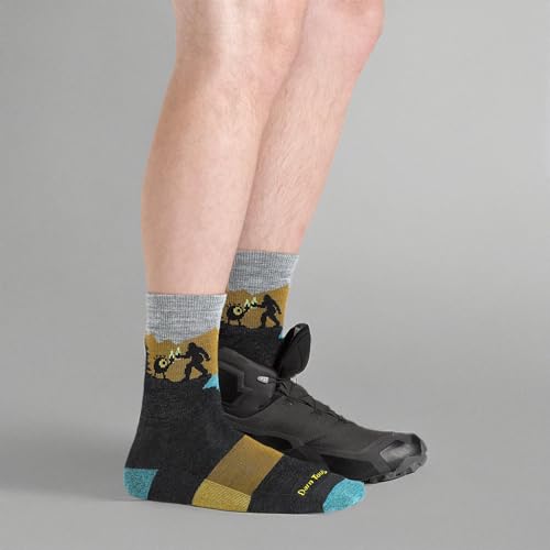 Image of Darn Tough Men's Close Encounters Micro Crew Midweight with Cushion Sock (Style 5014) -