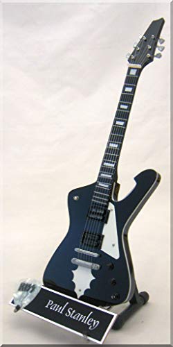 PAUL STANLEY Guitare Miniature avec médiator ICEMAN KISS - Les Beatles, Paul McCartney, John Lennon, RIngo Starr, George Harrison PAUL STANLEY Guitare Miniature avec médiator ICEMAN KISS – Image 5