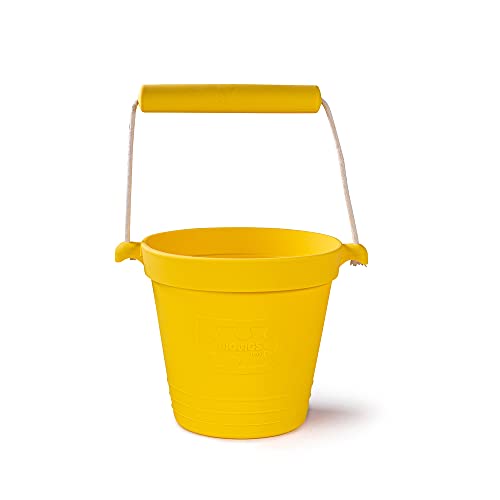 Bigjigs Toys Adventure Collapsible Bucket (Honey Yellow) - Silicone Bucket for Sandpit, Holiday Toys for Toddlers, Quality Sand and Water Toys
