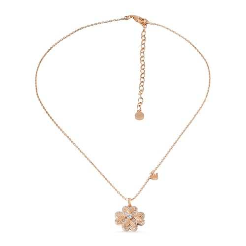 Collier Emporio Armani femme parfait pour sublimer vos tenues de bureau