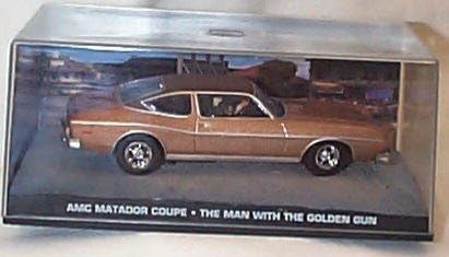 universal hobbies JAMES B0ND 007 THE MAN WITH THE G0LDEN GUN AMC matador coupe film scene car 1:43 scale diecast model