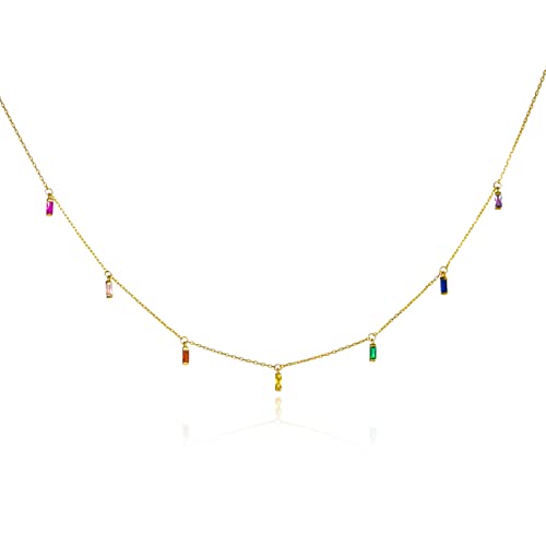 namana Gold-Halskette für Damen und Mädchen aus 925er Sterling Silber vergoldet, zierliche Kette mit 7 farbigen Zirkonia-Steinen im Baguetteschliff, Regenbogen Charm-Halskette als Geschenk für Frauen