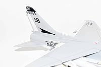 Vista 6 de VA-72 Blue Hawks (1977) A-7e Corsair II Modelo, LTV, modelo a escala de caoba 1/31, azul marino