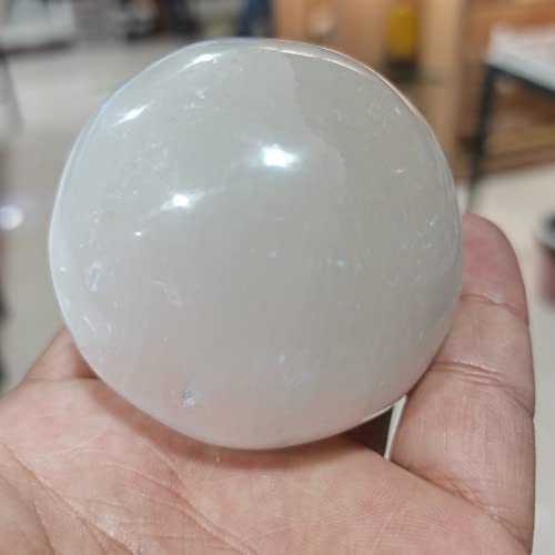 Sélénite blanche 60mm : massage et lithothérapie avec une sphère de gypse